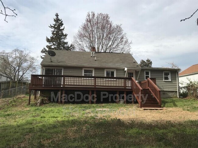 Building Photo - 217 Hillcrest Dr