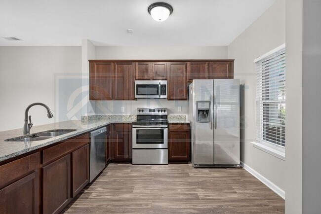 Building Photo - Townhouse in Hampton Forest