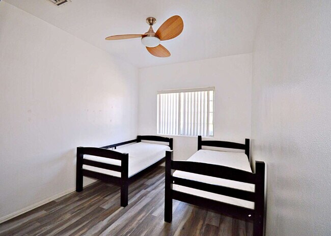 Building Photo - 5/3 Stunner in Cathedral City