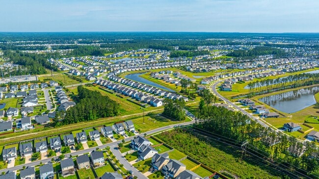 Building Photo - 201 Bigleaf Ct