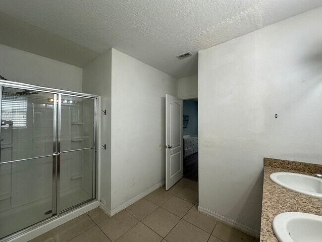 Building Photo - 1025 Cypress Pointe Blvd