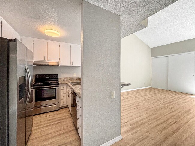 Building Photo - Spacious 1BD/1BA Condo in the Bay Ho Commu...