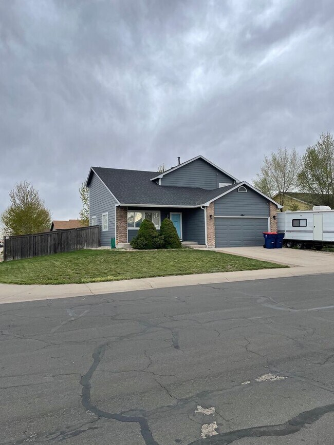 Building Photo - Beautiful 3 Bed 2.5 Bath Home in Milliken, Huge Corner Lot, Fenced Yard & Unfinished Basement
