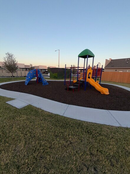 Building Photo - 3317 Duke Ave