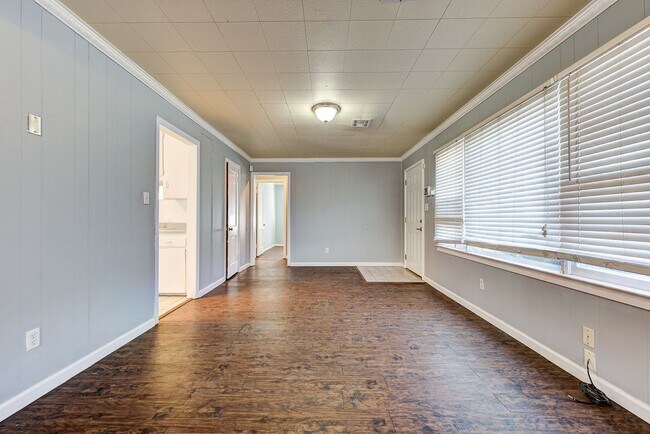 Building Photo - 2144 Pearson Dr