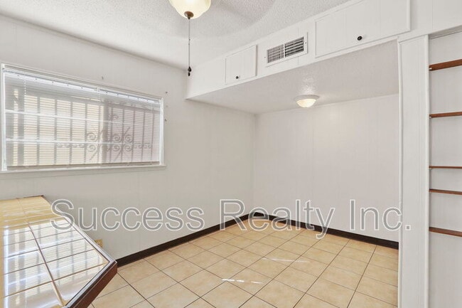 Building Photo - 5440 Viceroy Dr