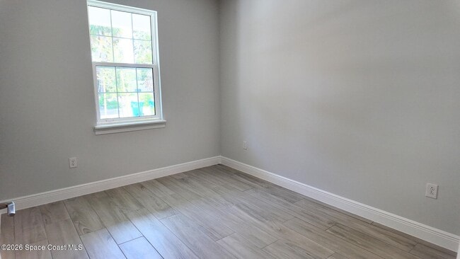 Building Photo - 414 Grove Ln