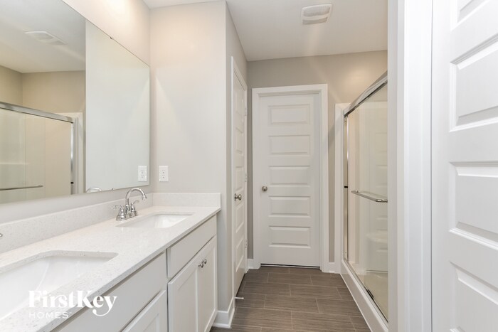 Building Photo - 2323 S Carlota Dr