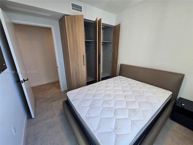 Building Photo - 121 NE 5th St