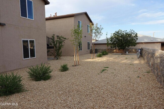 Building Photo - 6002 1/2 Pam McCall Drive Unit 5
