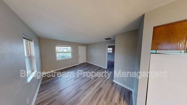 Building Photo - 226 E Nottingham Rd