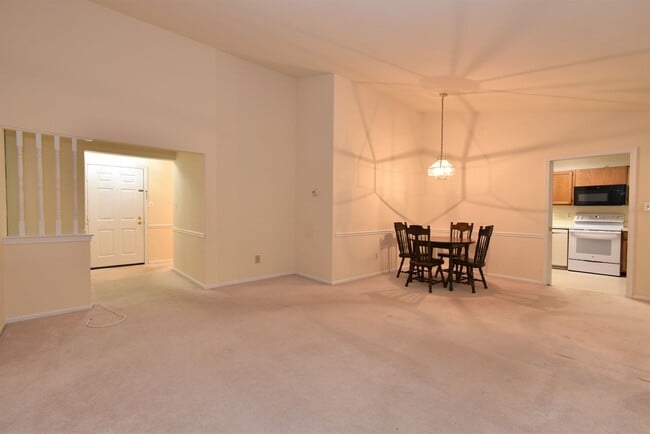 Building Photo - Big and Beautiful 2 Bedroom, 2 Full Bathroom, North Bethesda Condo!
