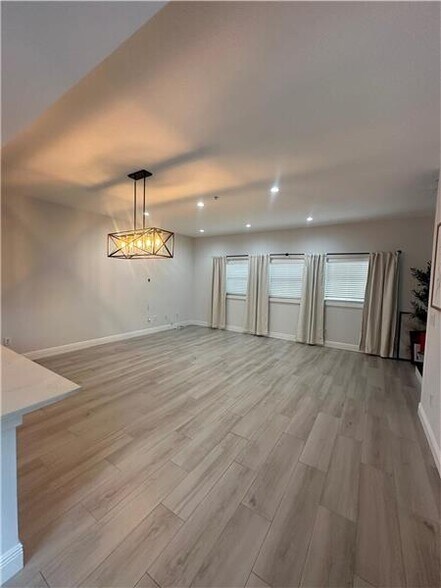 Building Photo - 445 NE 1st St