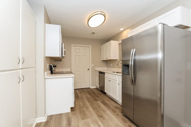 Building Photo - 2044 Horncastle Dr