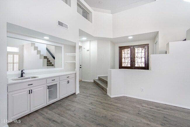 Building Photo - 6529 Jim De Groat Dr