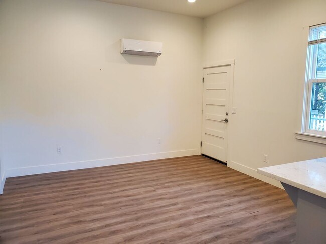 Building Photo - 2031 3rd St