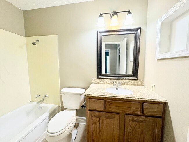 Building Photo - 403 Fox Run Ave