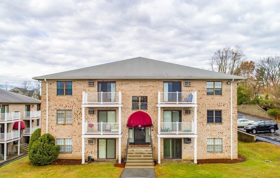 Building Photo - 28 Kenmar Dr