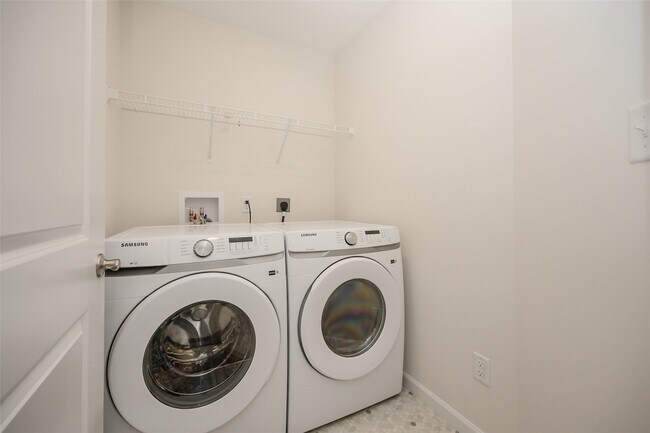 Building Photo - 30 Pheasant Ln