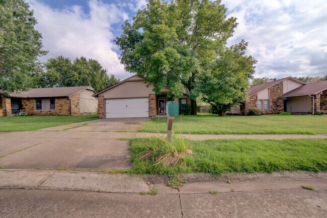 Building Photo - Fantastic Broken Arrow property now up for rent