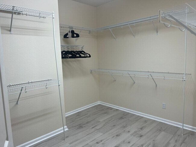 Building Photo - Lovely Furnished Home in The Haven