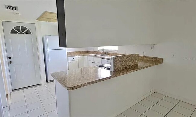 Building Photo - 420 Green Arbor Dr