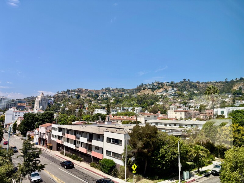 Building Photo - 1284 Havenhurst Dr