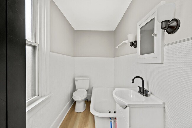 Building Photo - Stunning 3 bedroom home in McKees Rocks available May 15!