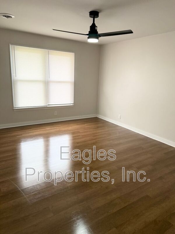 Building Photo - 1205 Simpson St