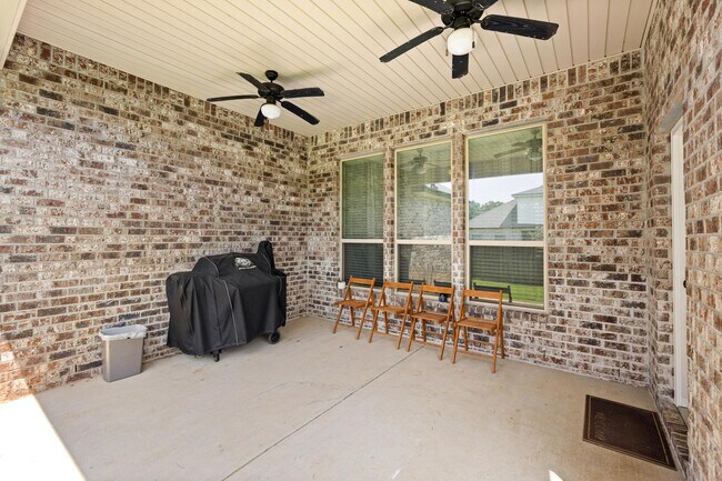 Building Photo - 212 Blaze Blvd