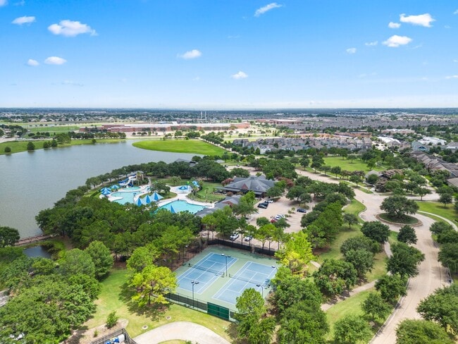 Building Photo - 17019 Seminole Ridge Dr