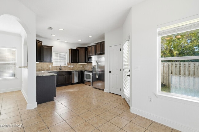 Building Photo - 323 Madison Circle