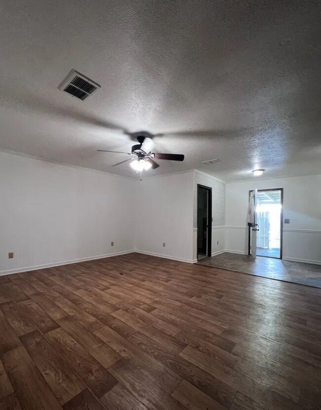 Building Photo - 4 Bedroom, 2 Bath Opelika Rental