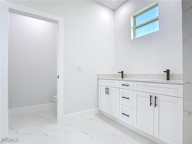 Building Photo - 5001 Bywood St
