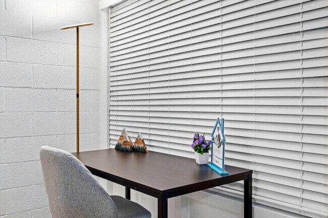 Building Photo - 1741 S Mill Ave