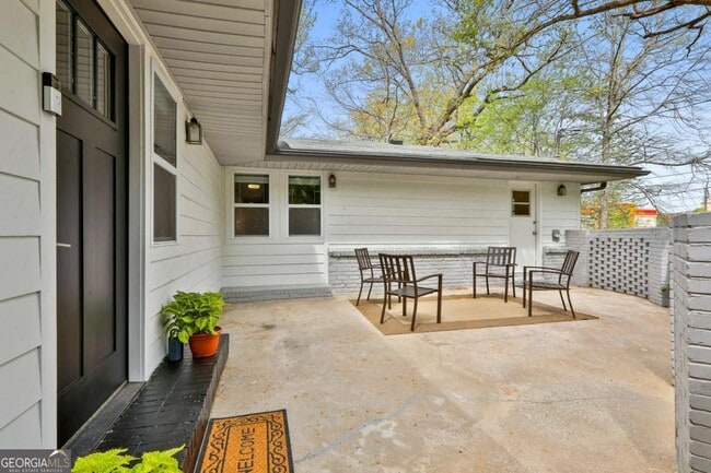 Building Photo - 2037 Lively Ridge Rd NE