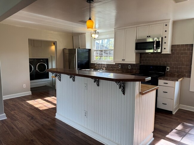 Building Photo - 2313 Lynn Rd NW