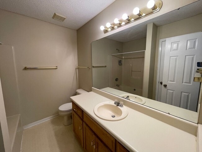 Building Photo - Quail Hollow!!  New Paint/Flooring