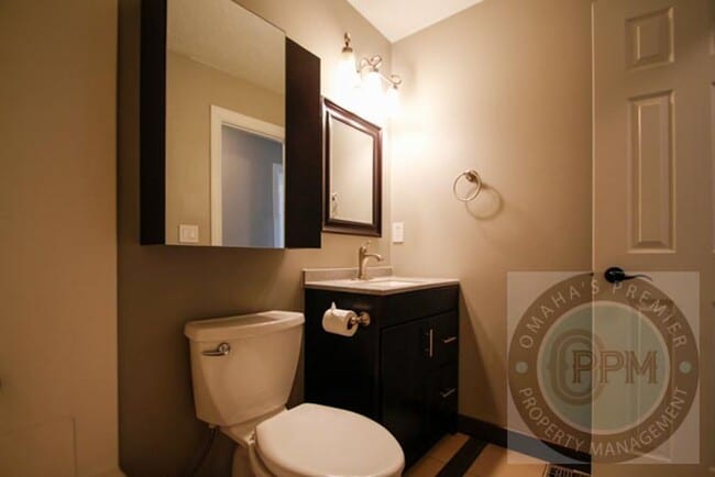 Building Photo - Discover this 3- Bd, 2.5-Ba Omaha, NE,