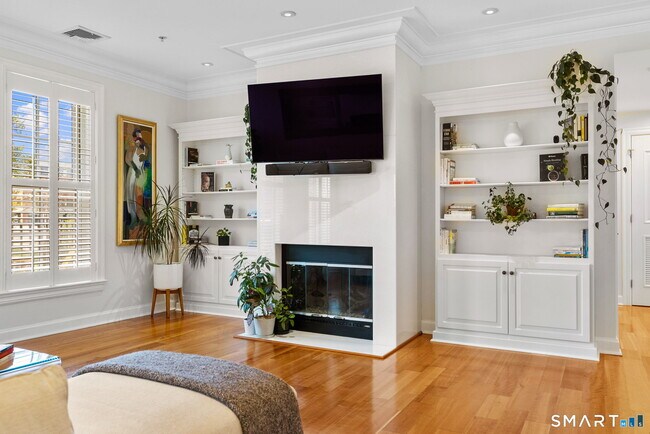 Building Photo - 85 Memorial Rd