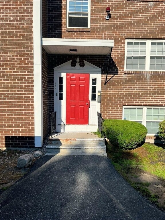 Building Photo - 245 Boston Post Rd