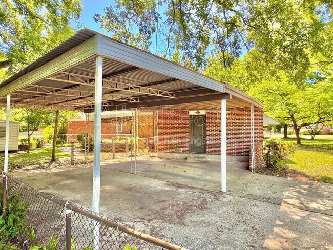 Building Photo - 804 Hillman St