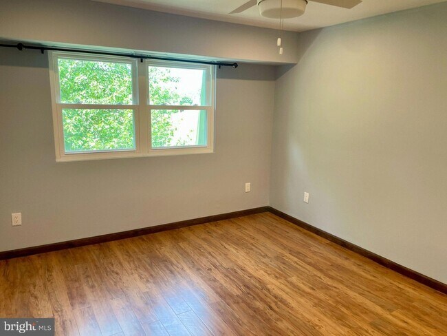 Building Photo - 506 Meadowview Ln