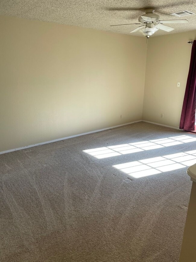 Building Photo - Darling 1 Bed, 1.5 Bath Townhouse with sma...