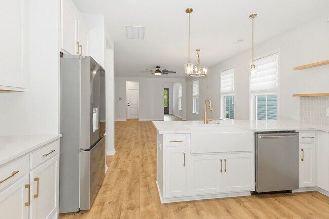 Building Photo - Beautiful 3 Bedroom 2.5 Bathroom Home in Windsor Crossing with Loft