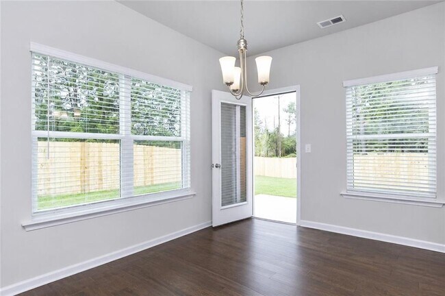 Building Photo - 3370 Highbury Way