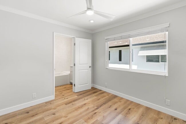 Building Photo - Steps from 17th Street - Beautifully Updated 2 Bed, 2.5 Bath Townhome in Newport Beach