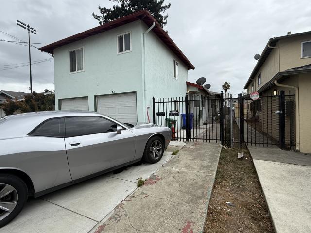 Building Photo - 2 bedroom in Oakland CA 94605