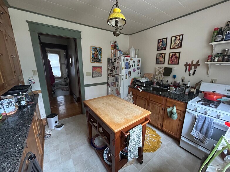 Kitchen - 1696 Marshall Ave