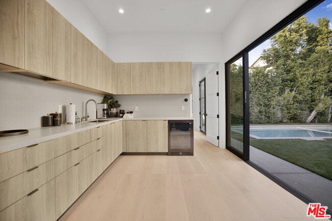 Building Photo - 4433 Kraft Ave